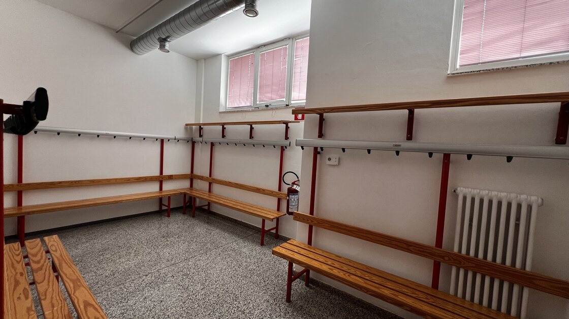 Immobile a reddito: Ampia scuola di danza al piano terra con sala seminari