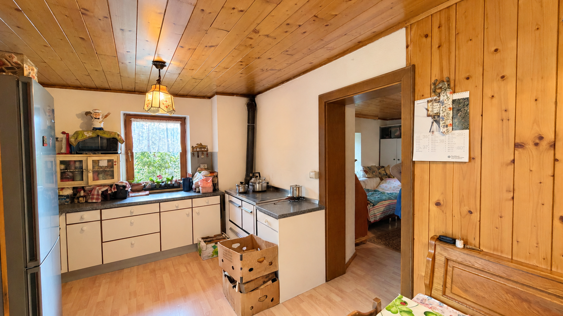 Detached two-family house requiring renovation in an idyllic location in Afers