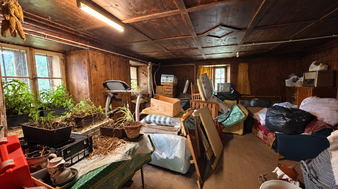 Detached two-family house requiring renovation in an idyllic location in Afers