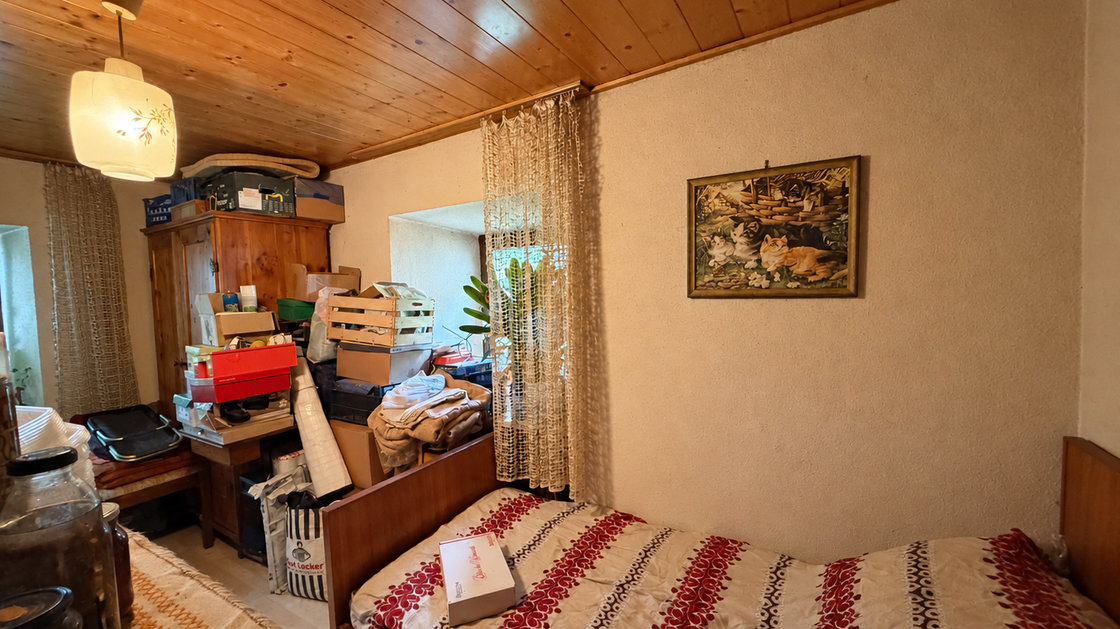 Detached two-family house requiring renovation in an idyllic location in Afers