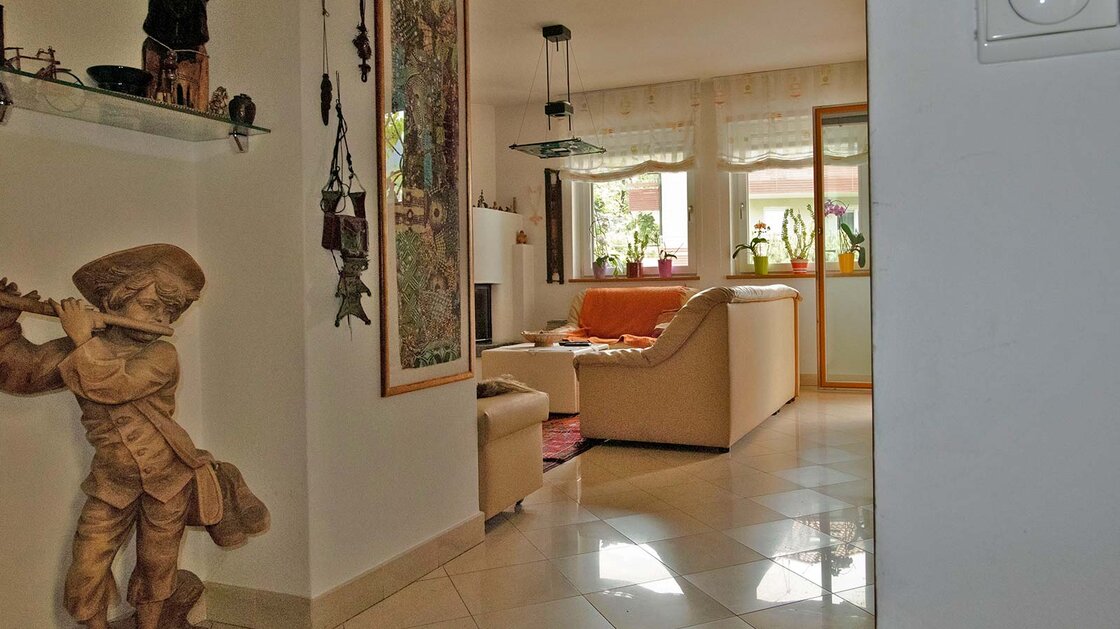 Nacktes Eigentum: Wunderschönes Wohnhaus mit Privatgarten