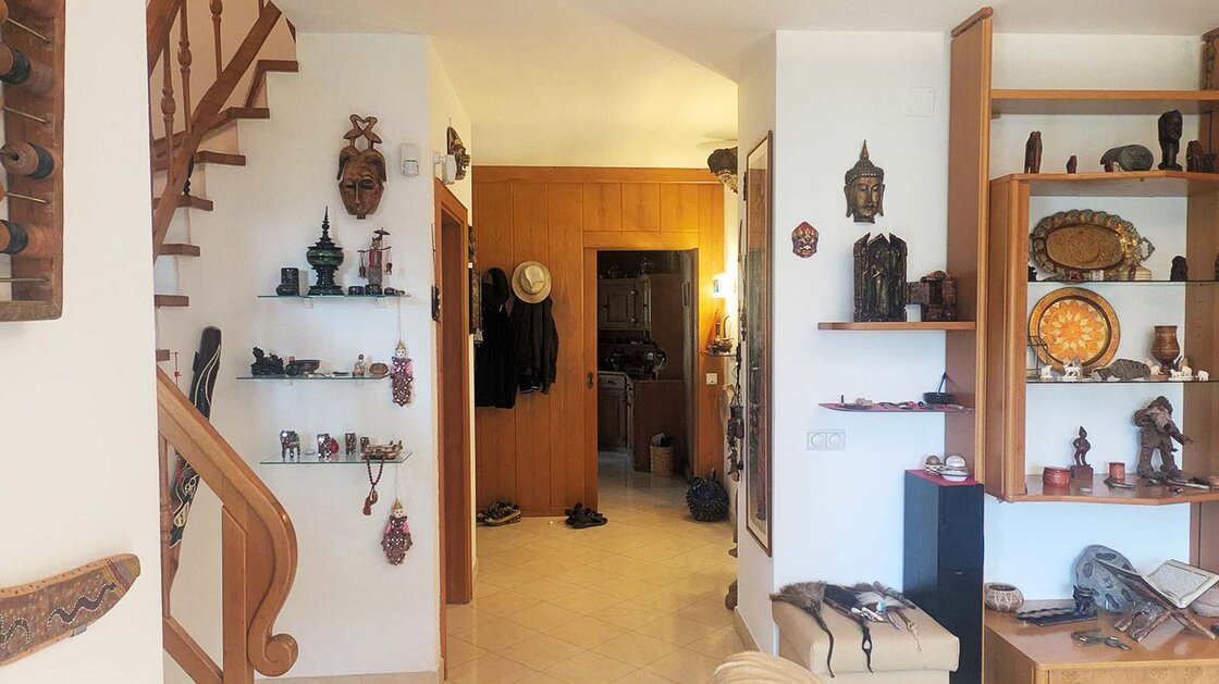 Nacktes Eigentum: Wunderschönes Wohnhaus mit Privatgarten