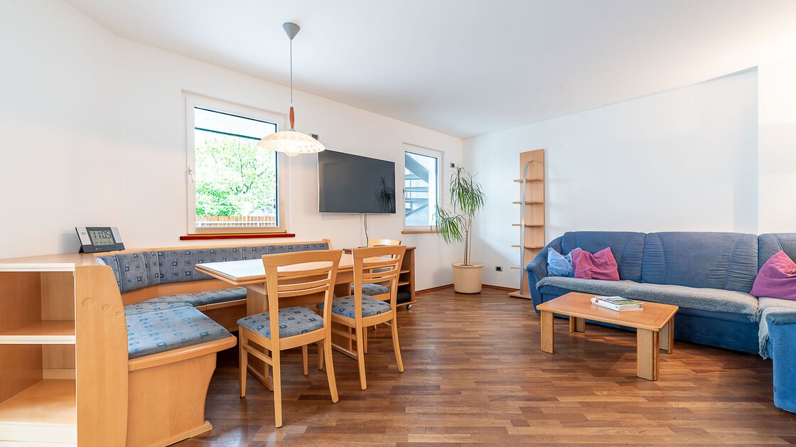 Modernes Reihenhaus mit autonomer, neuer Dachgeschosswohnung – separat erwerbbar