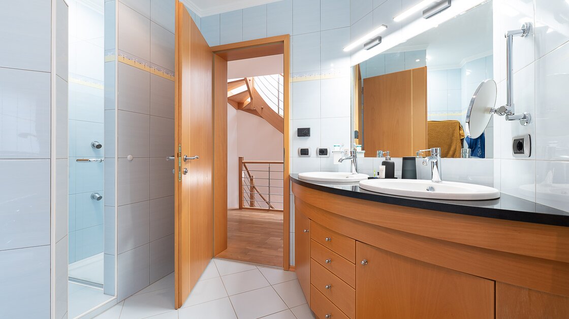 Modernes Reihenhaus mit autonomer, neuer Dachgeschosswohnung – separat erwerbbar