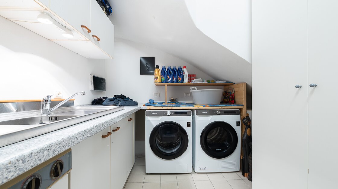 Modernes Reihenhaus mit autonomer, neuer Dachgeschosswohnung – separat erwerbbar