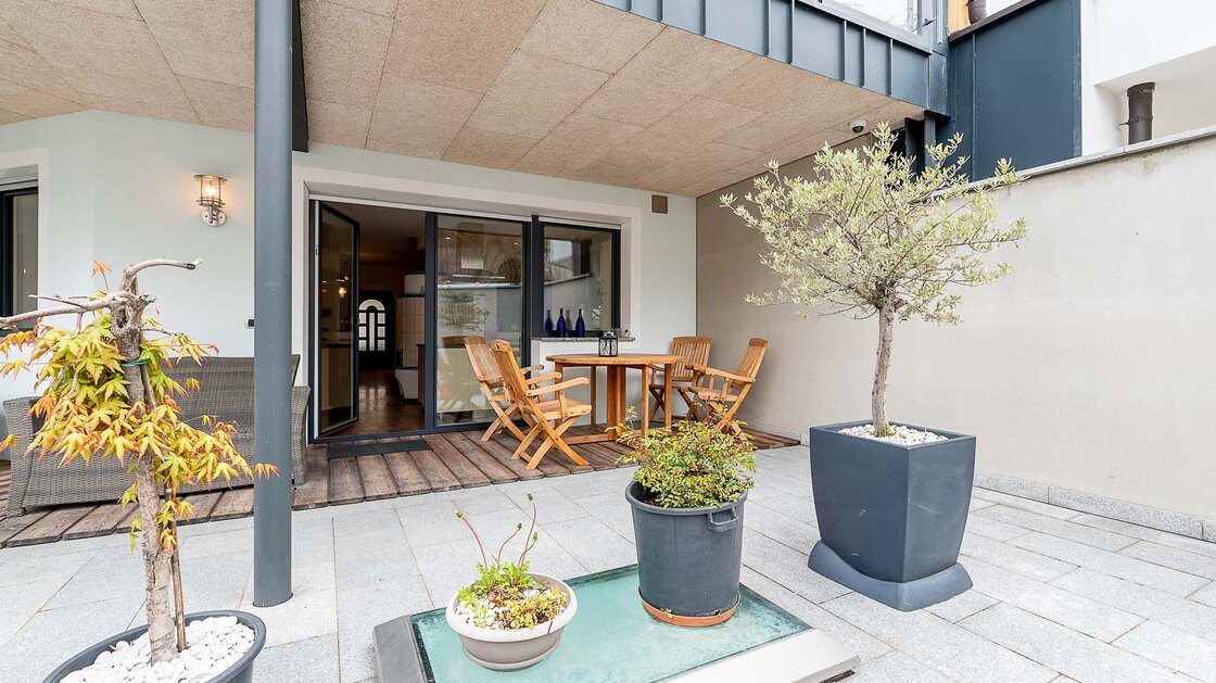 Modernes Reihenhaus mit autonomer, neuer Dachgeschosswohnung – separat erwerbbar