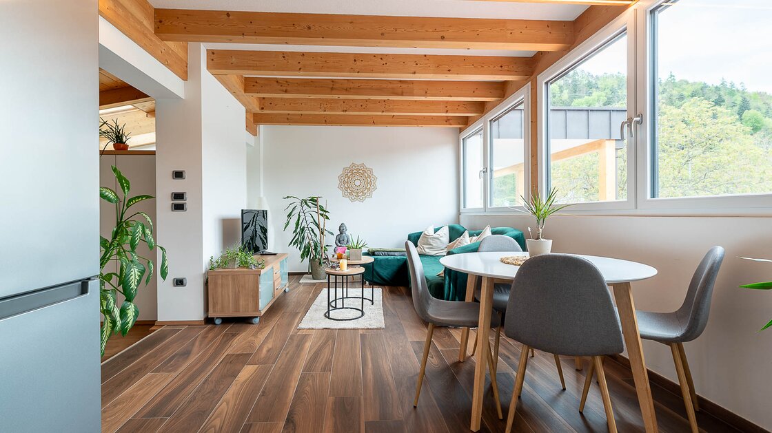 Modernes Reihenhaus mit autonomer, neuer Dachgeschosswohnung – separat erwerbbar