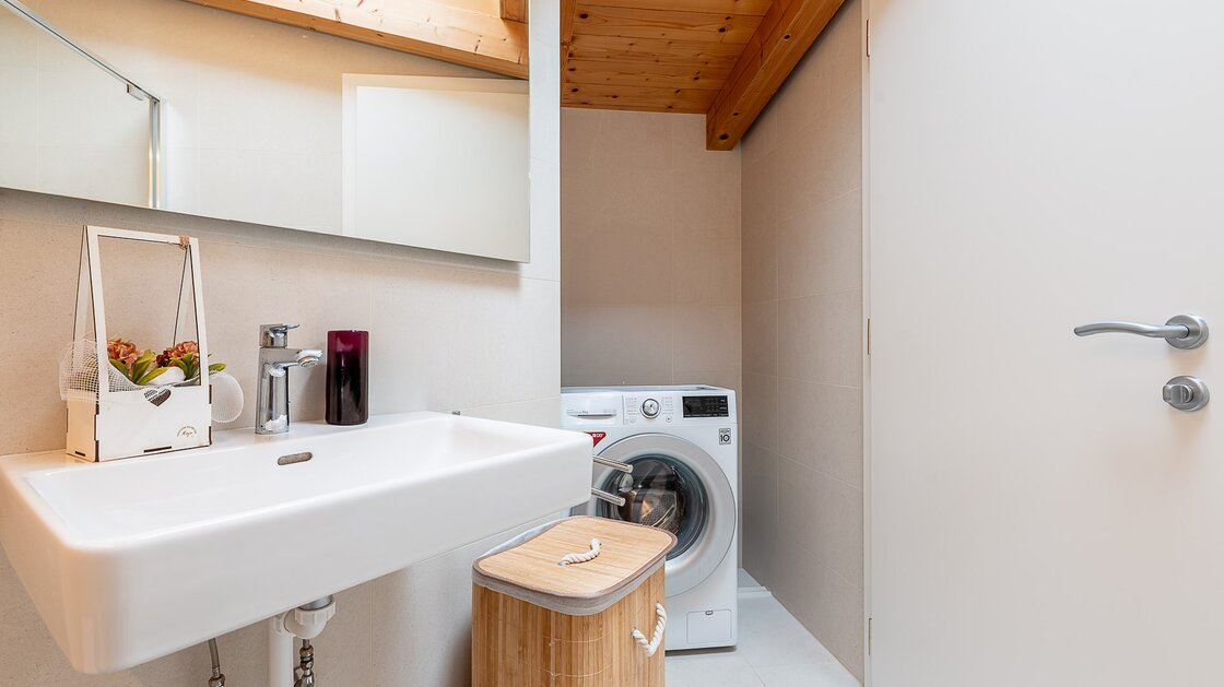 Modernes Reihenhaus mit autonomer, neuer Dachgeschosswohnung – separat erwerbbar