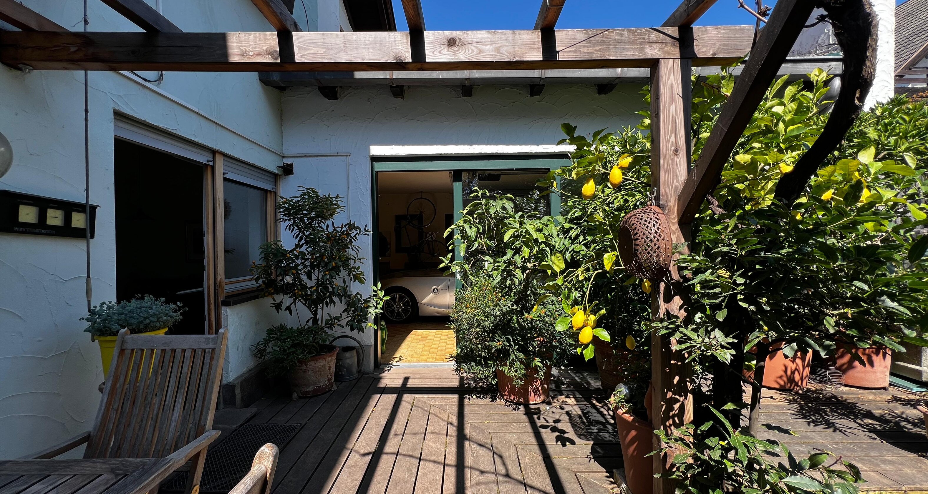 Casa unifamiliare con splendido giardino curato in zona tranquilla