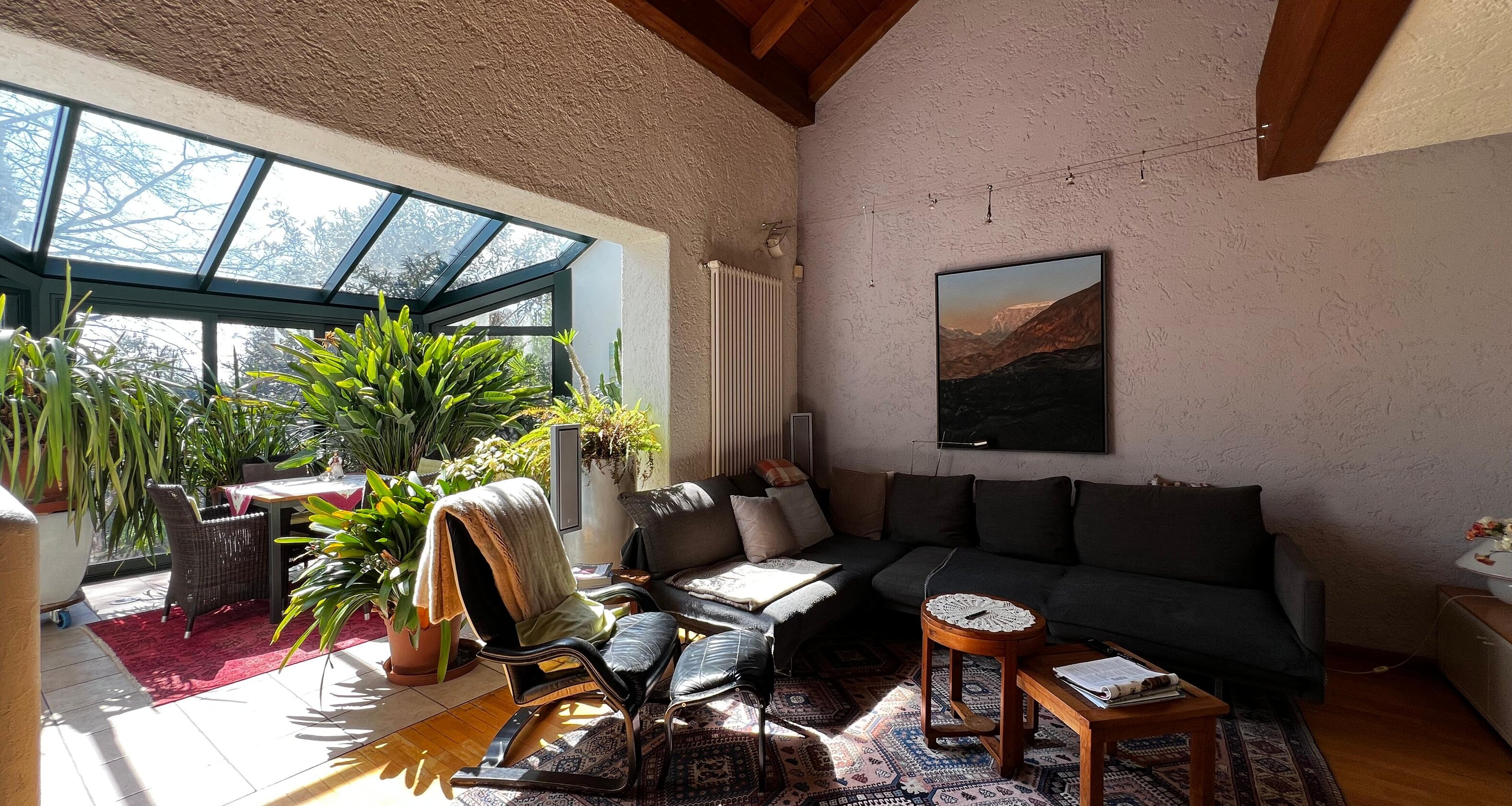 Casa unifamiliare con splendido giardino curato in zona tranquilla