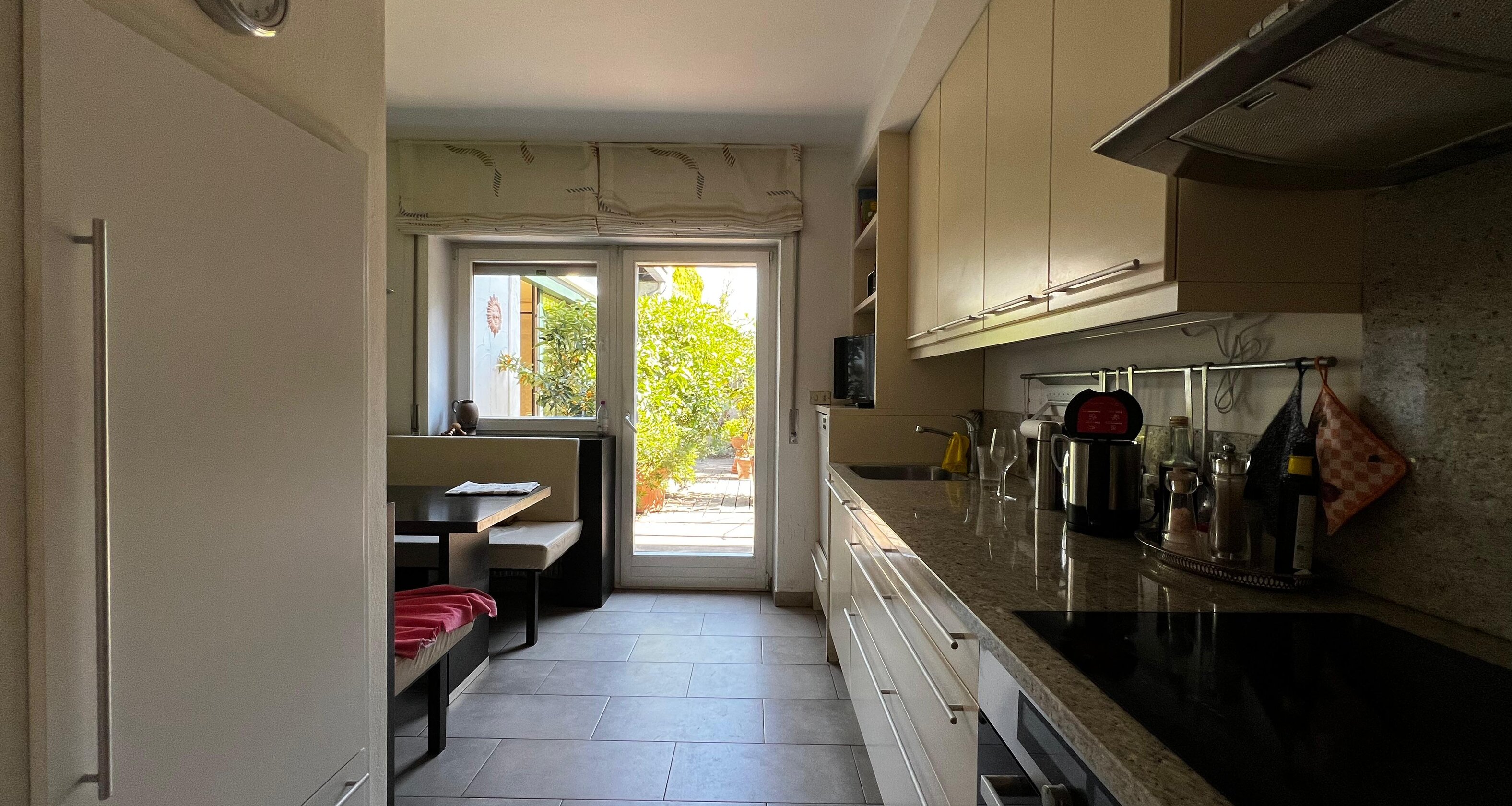 Casa unifamiliare con splendido giardino curato in zona tranquilla