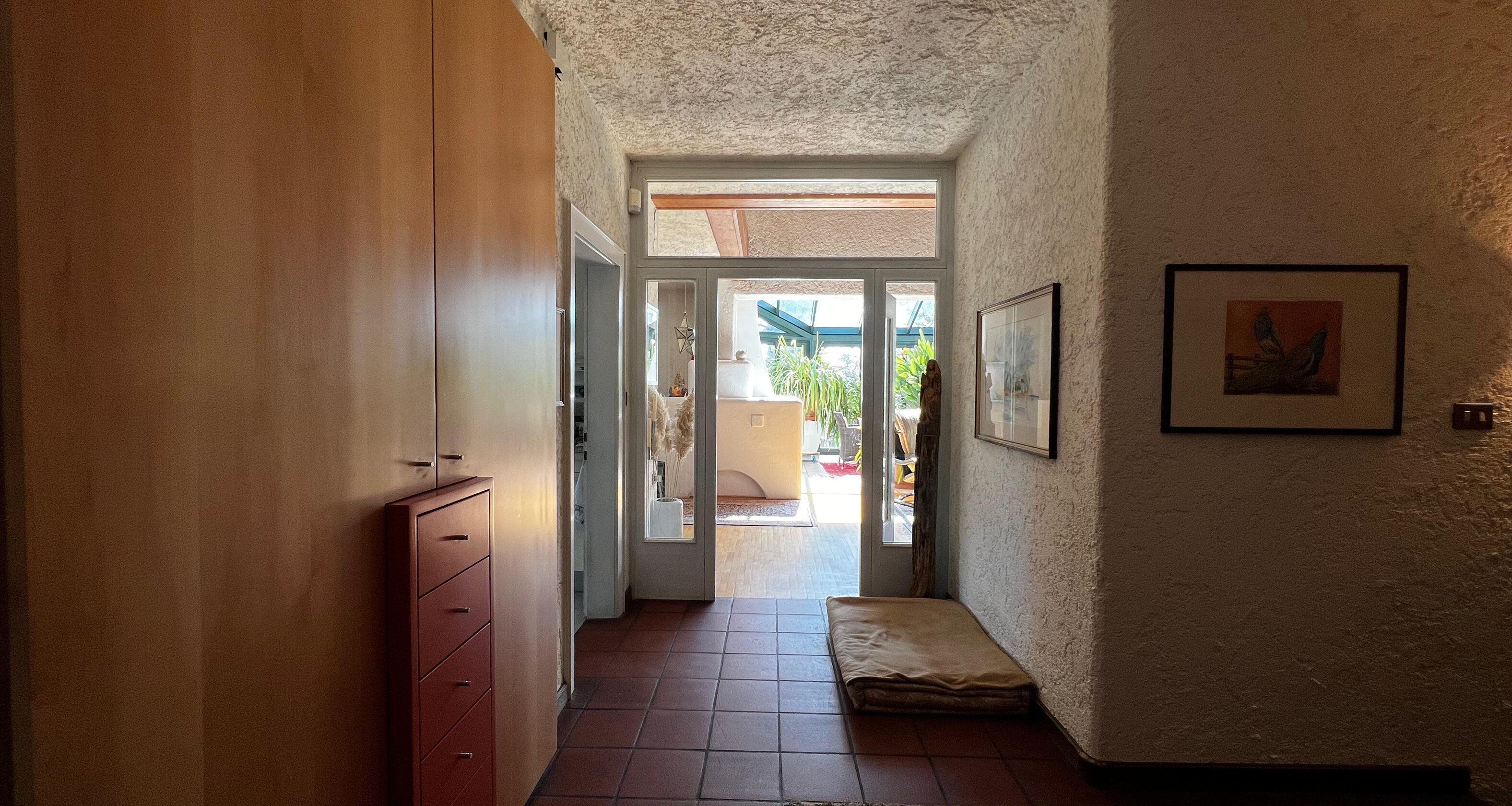 Casa unifamiliare con splendido giardino curato in zona tranquilla