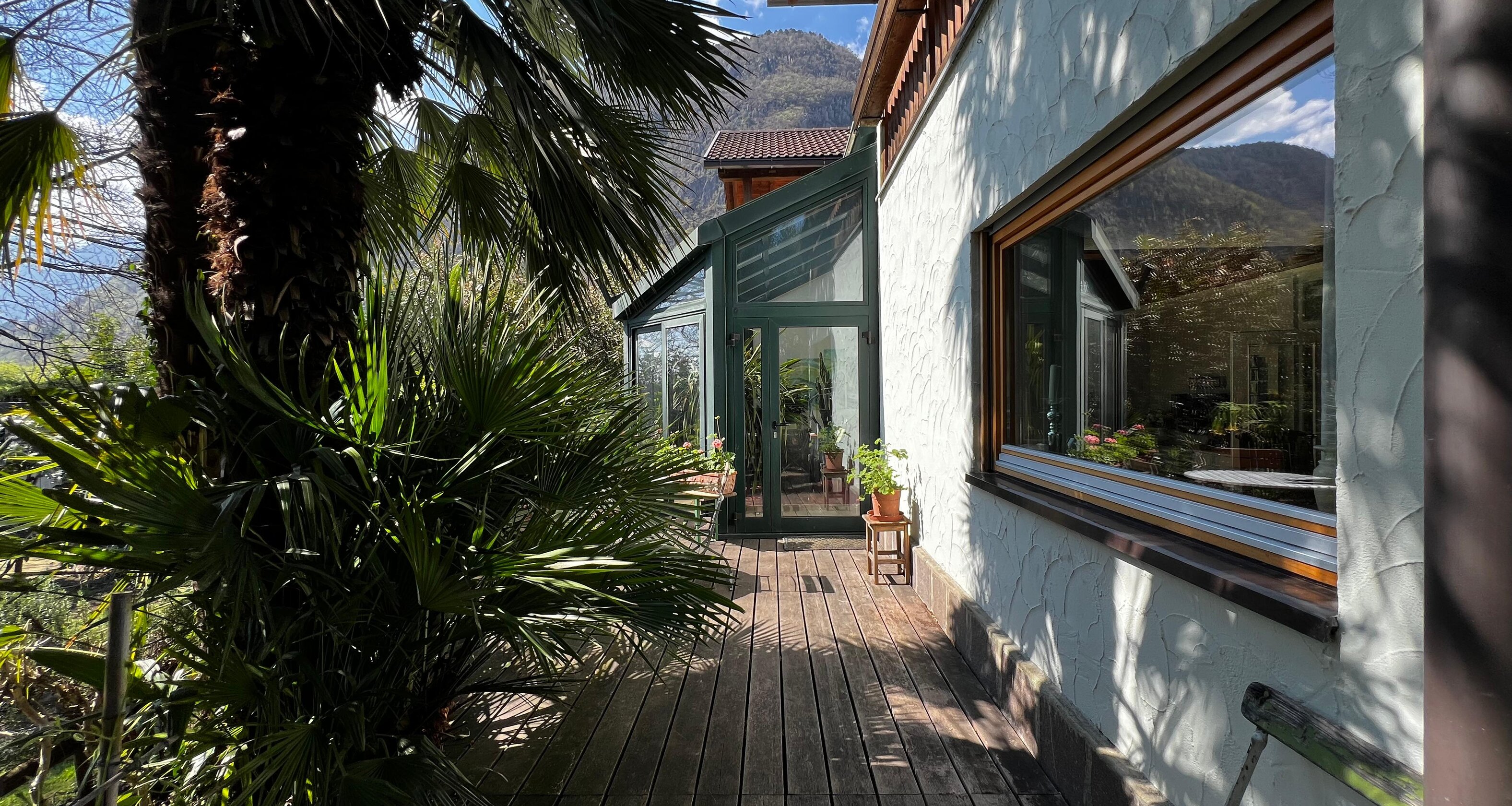 Casa unifamiliare con splendido giardino curato in zona tranquilla