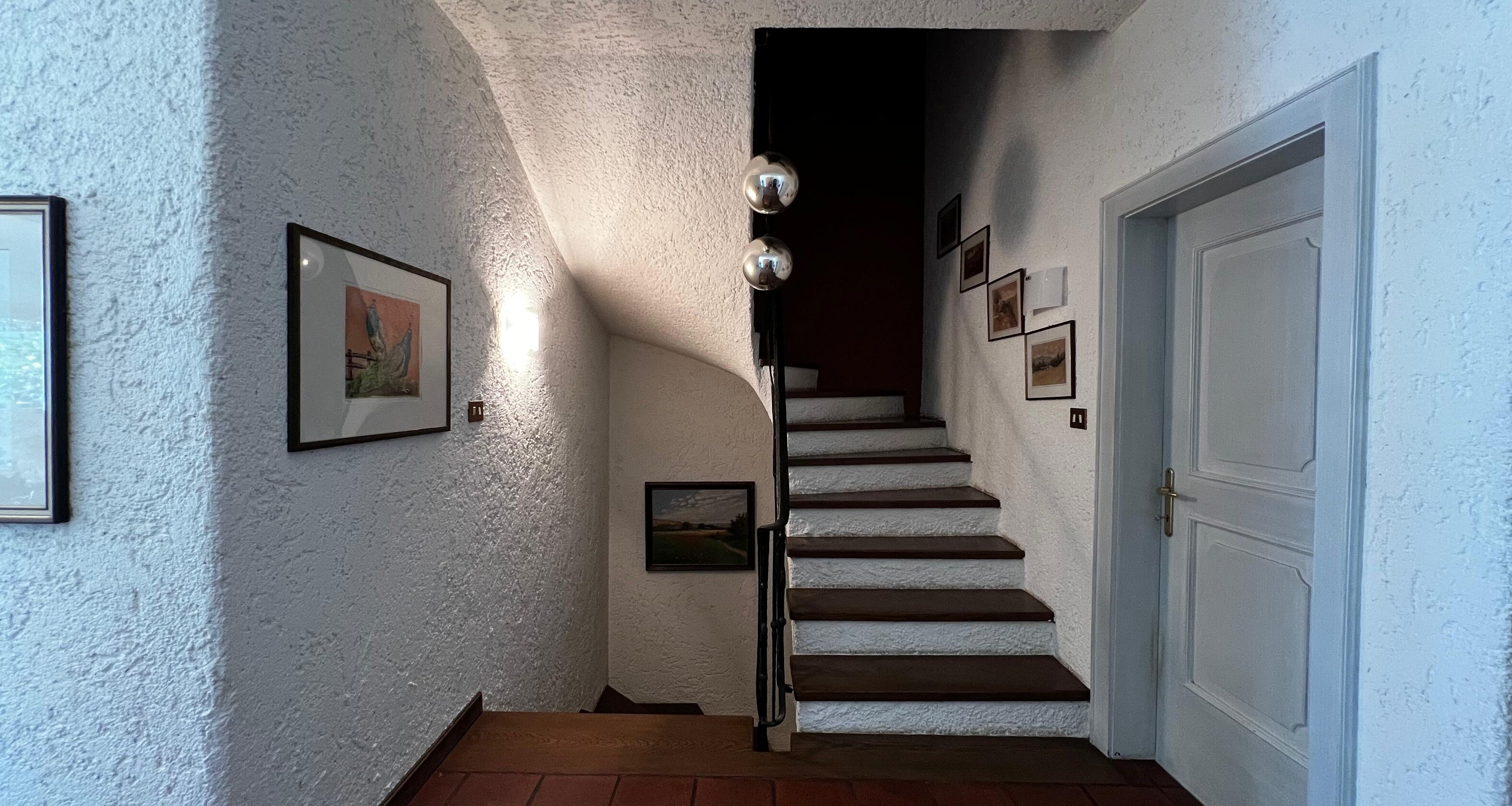 Casa unifamiliare con splendido giardino curato in zona tranquilla