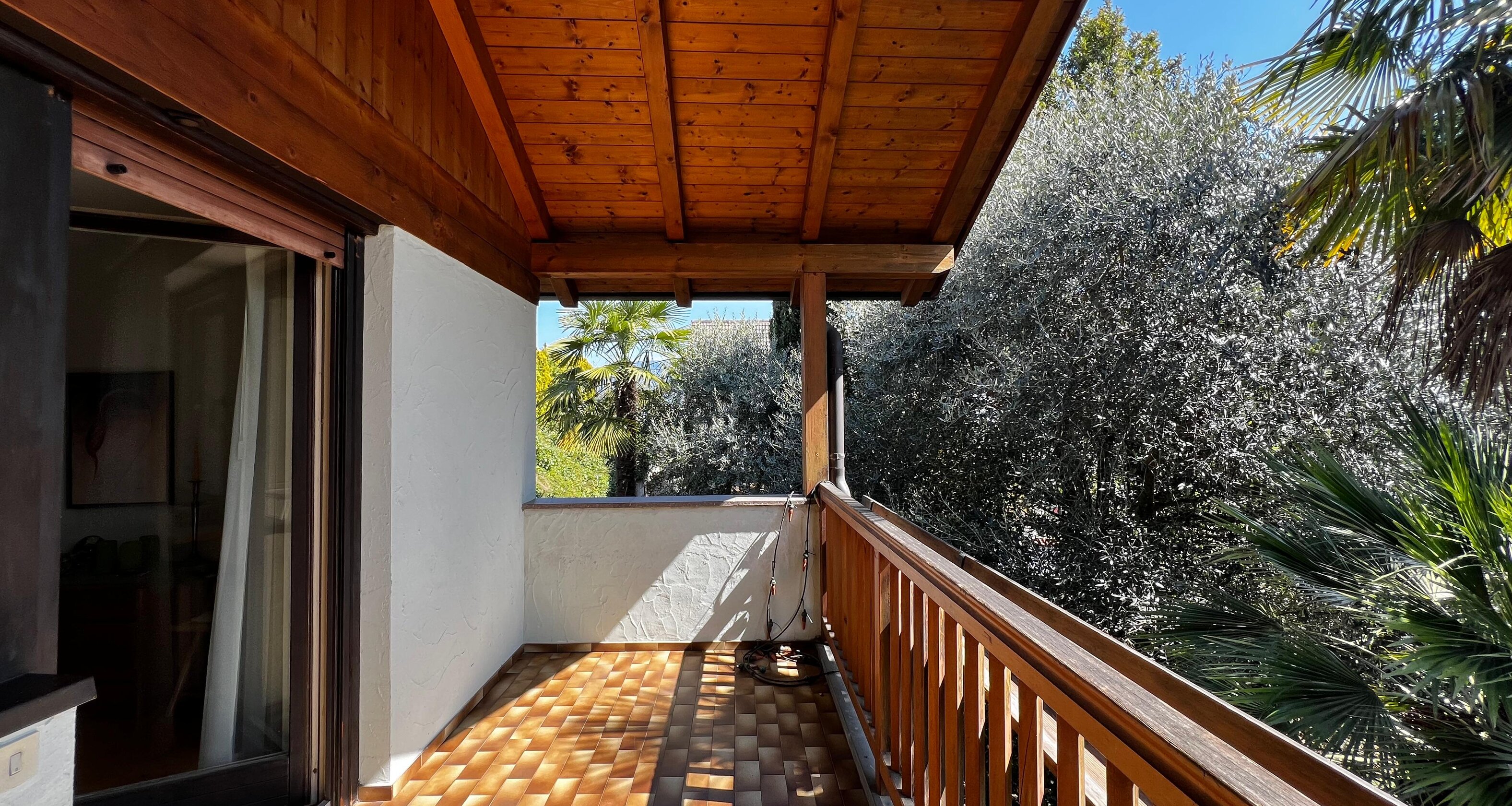 Casa unifamiliare con splendido giardino curato in zona tranquilla
