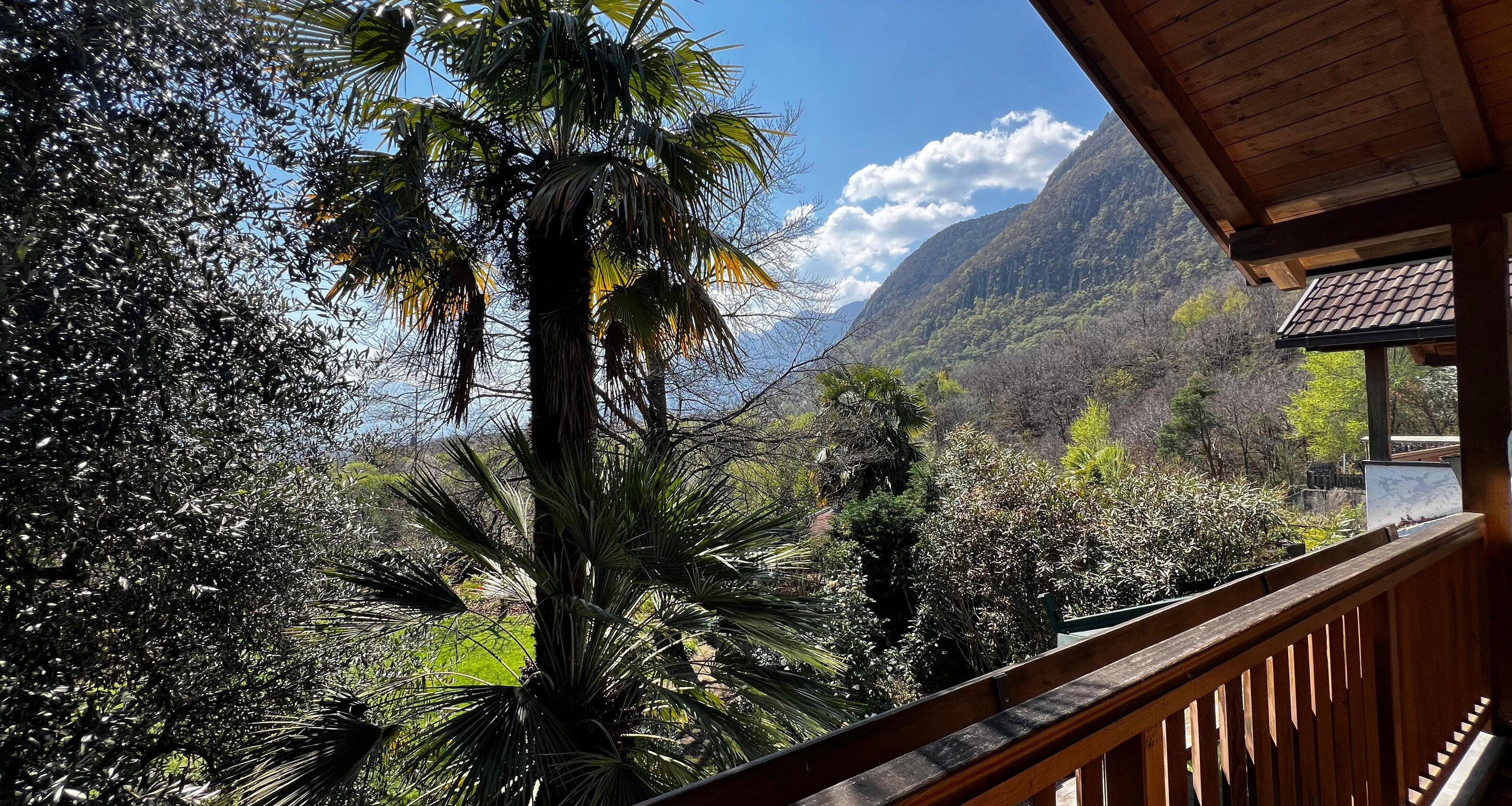Casa unifamiliare con splendido giardino curato in zona tranquilla