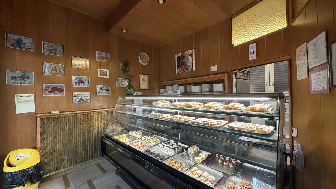 Several retail spaces in a gallery – attractive investment property