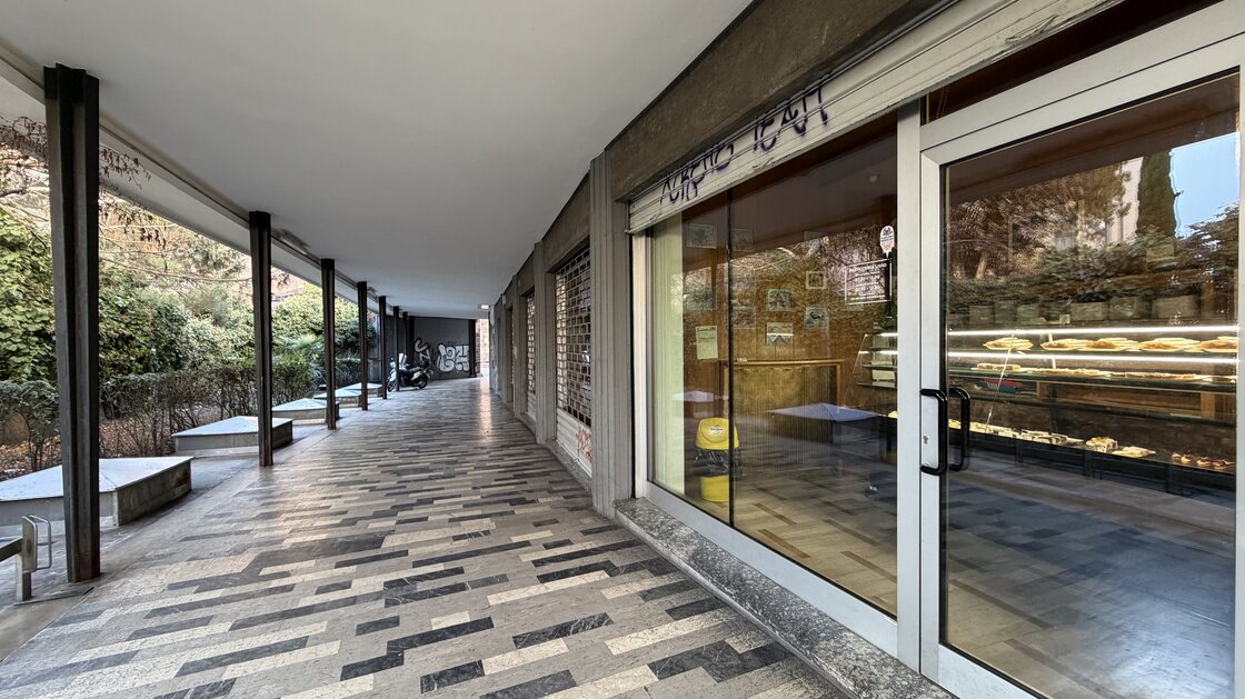 Several retail spaces in a gallery – attractive investment property