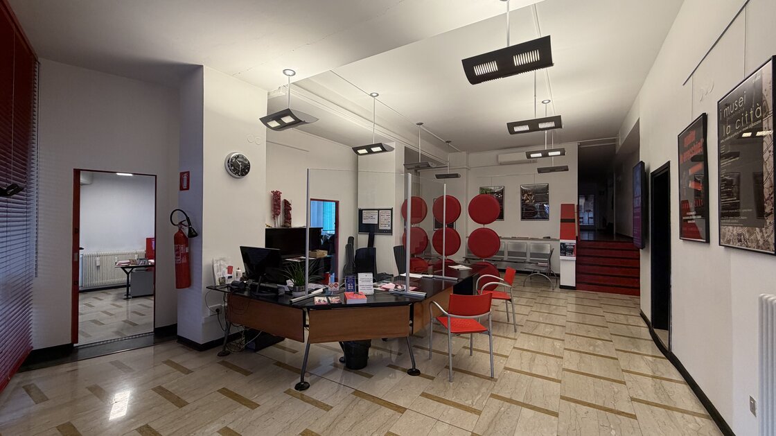 Several retail spaces in a gallery – attractive investment property