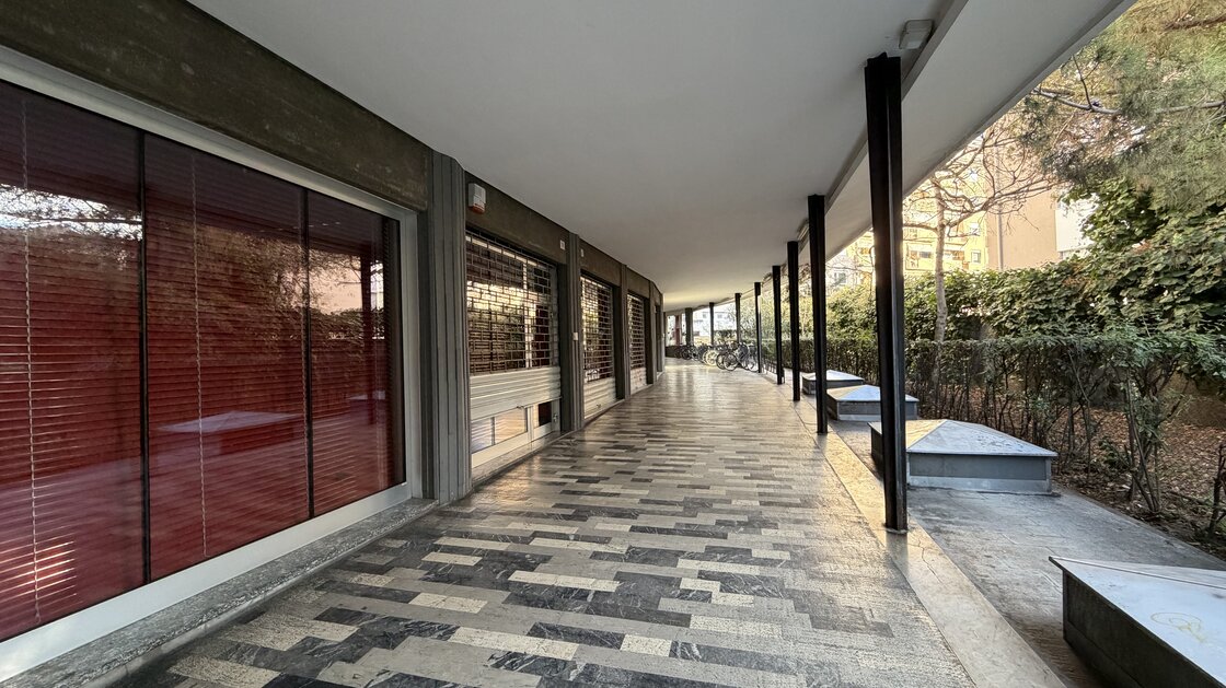 Several retail spaces in a gallery – attractive investment property