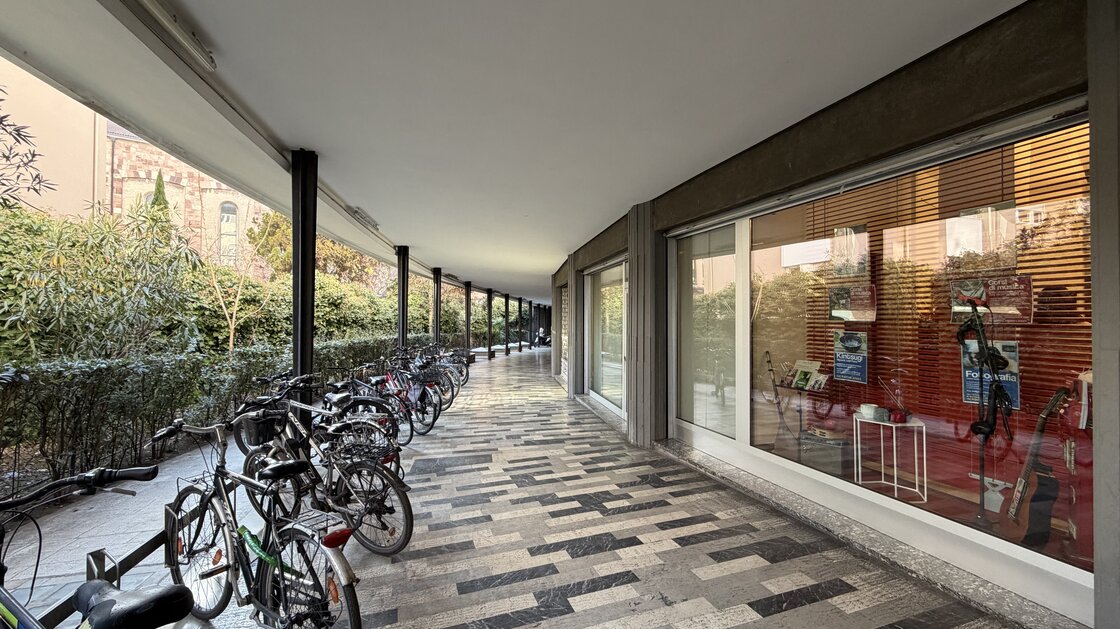 Several retail spaces in a gallery – attractive investment property