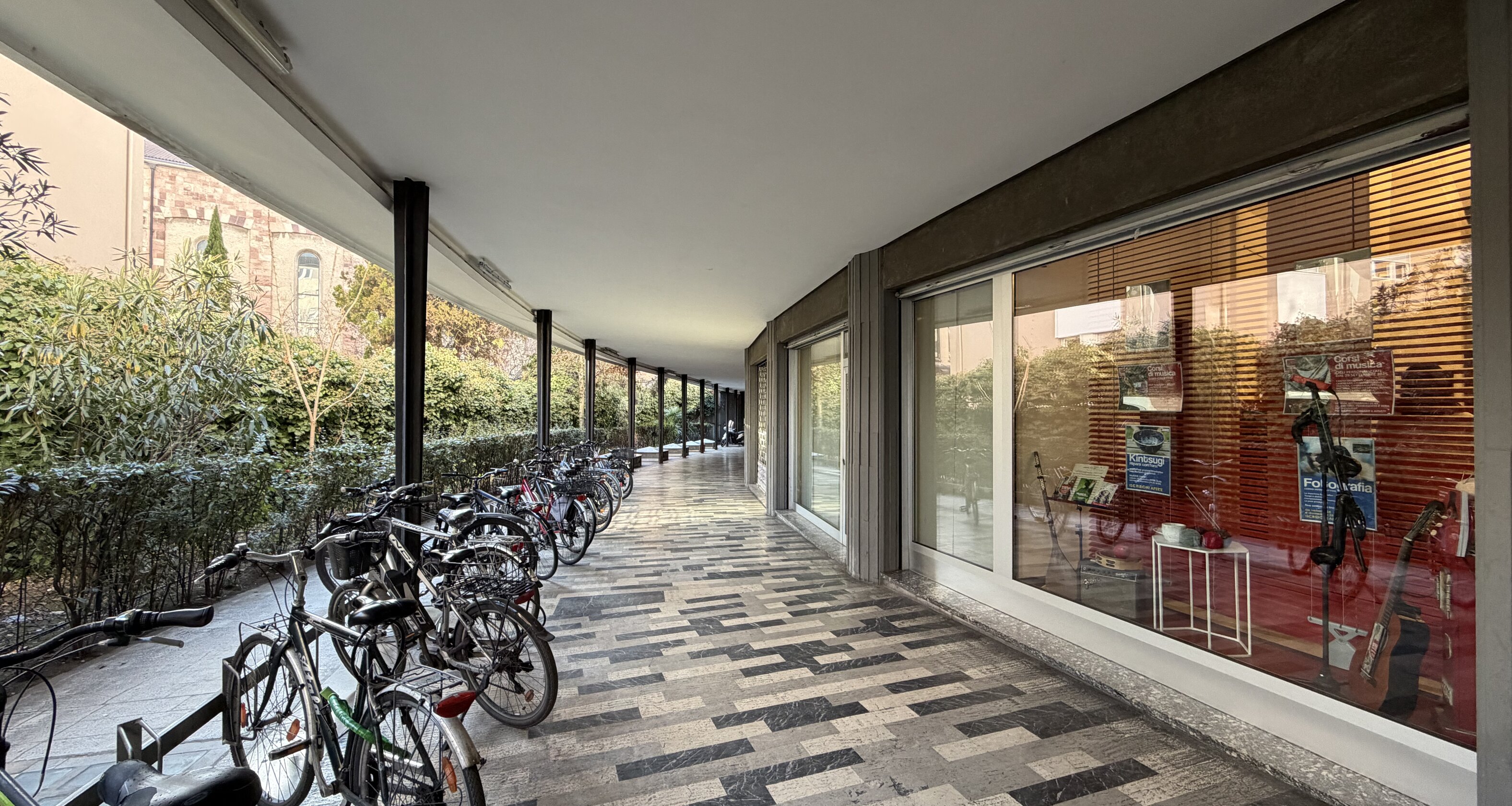 Several retail spaces in a gallery – attractive investment property