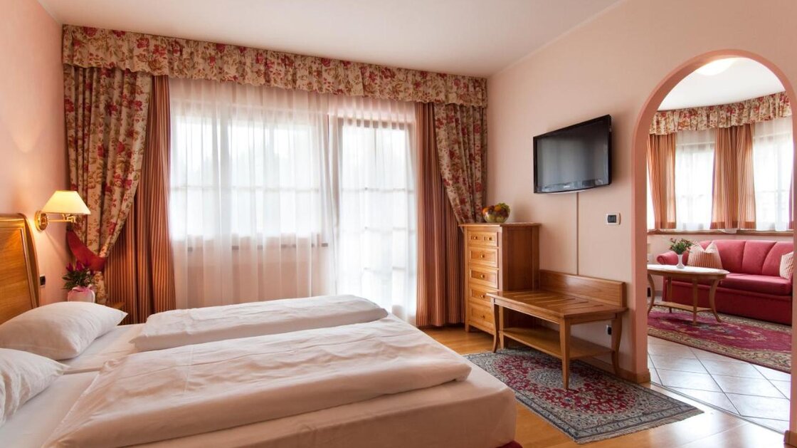 Hotel Lewald with restaurant