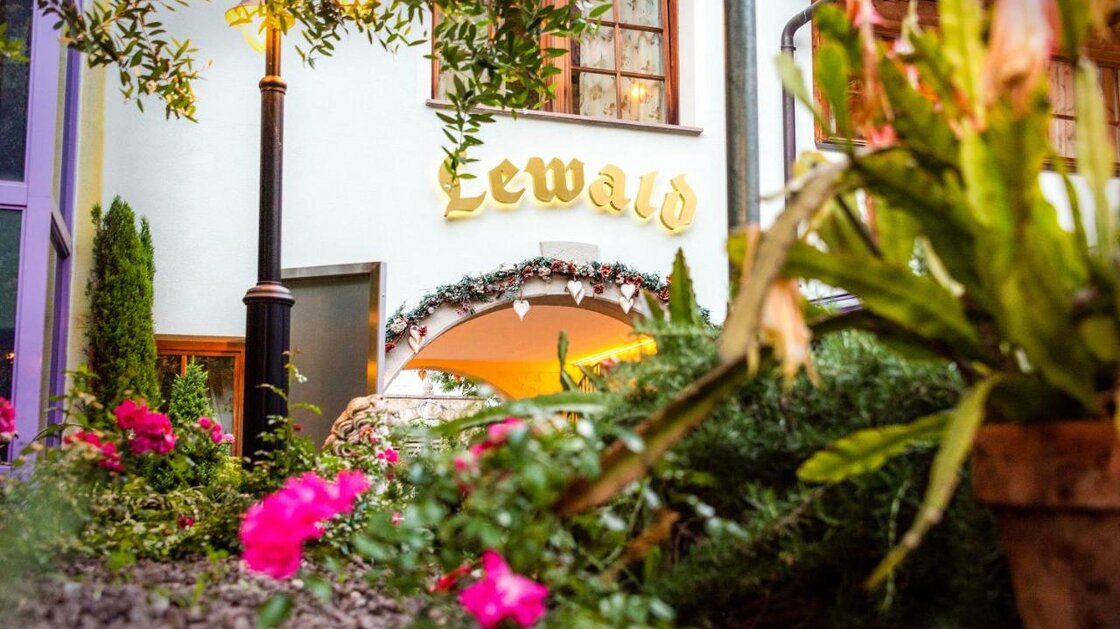 Hotel Lewald with restaurant