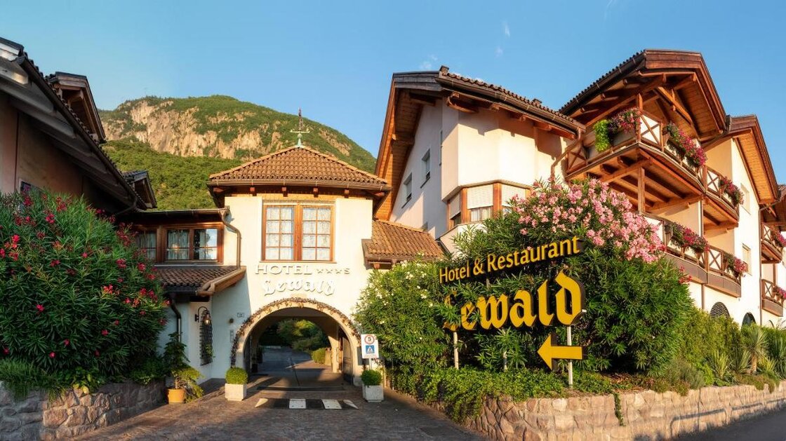 Hotel Lewald with restaurant