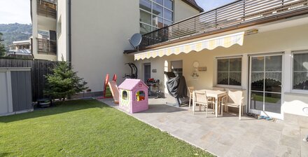 Spacious One-Bedroom Apartment with Private Garden