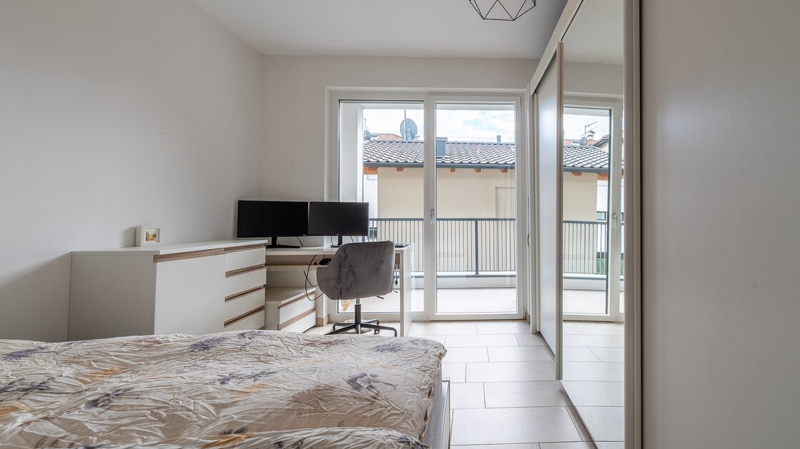 Große Zweizimmerwohnung mit Terrasse, Keller und Garage