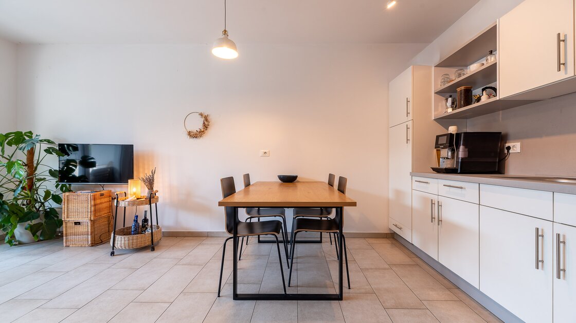 Große Zweizimmerwohnung mit Terrasse, Keller und Garage