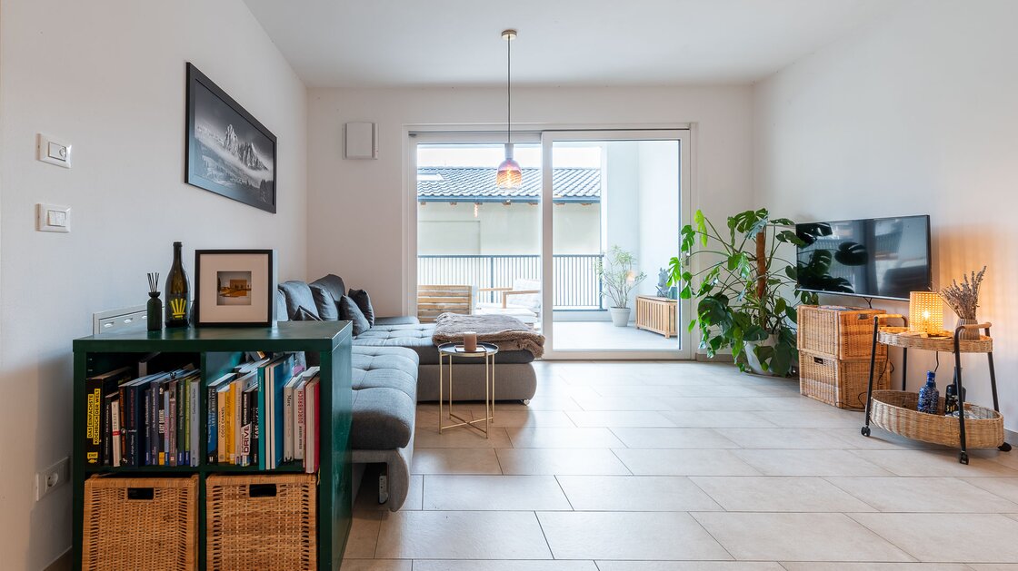 Große Zweizimmerwohnung mit Terrasse, Keller und Garage