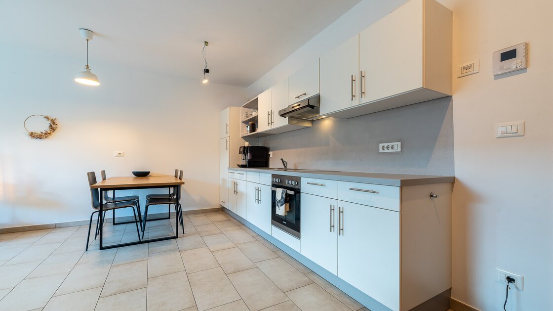 Große Zweizimmerwohnung mit Terrasse, Keller und Garage