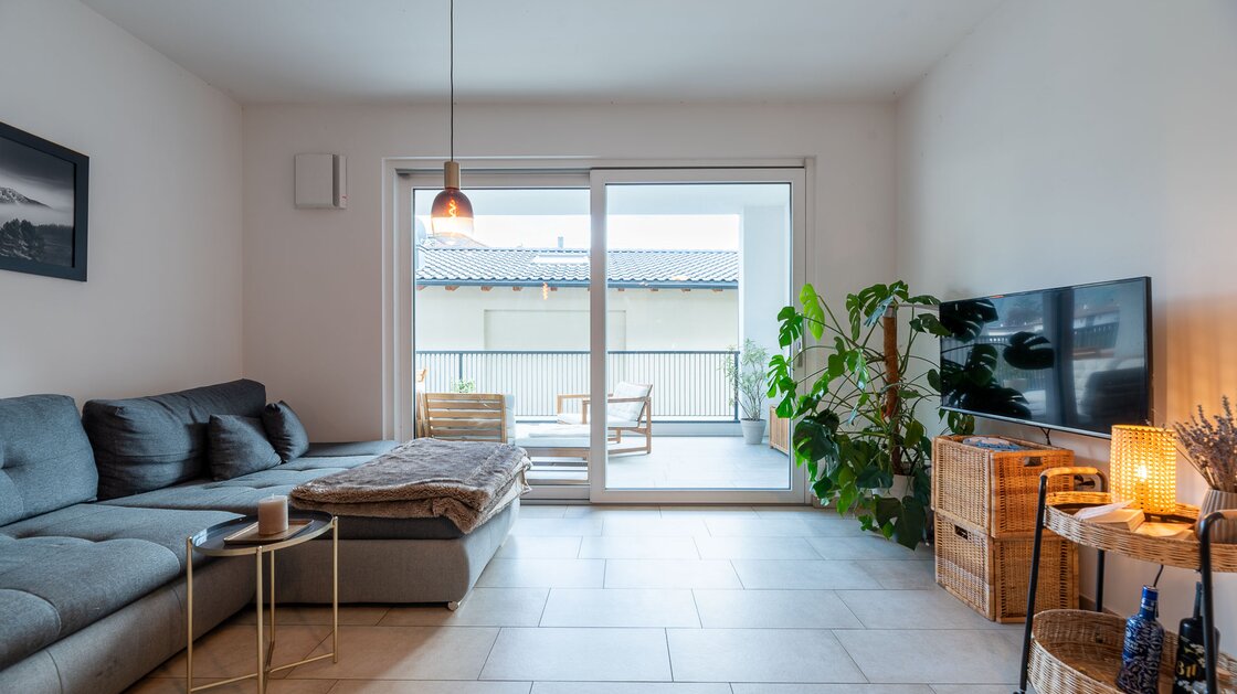 Große Zweizimmerwohnung mit Terrasse, Keller und Garage