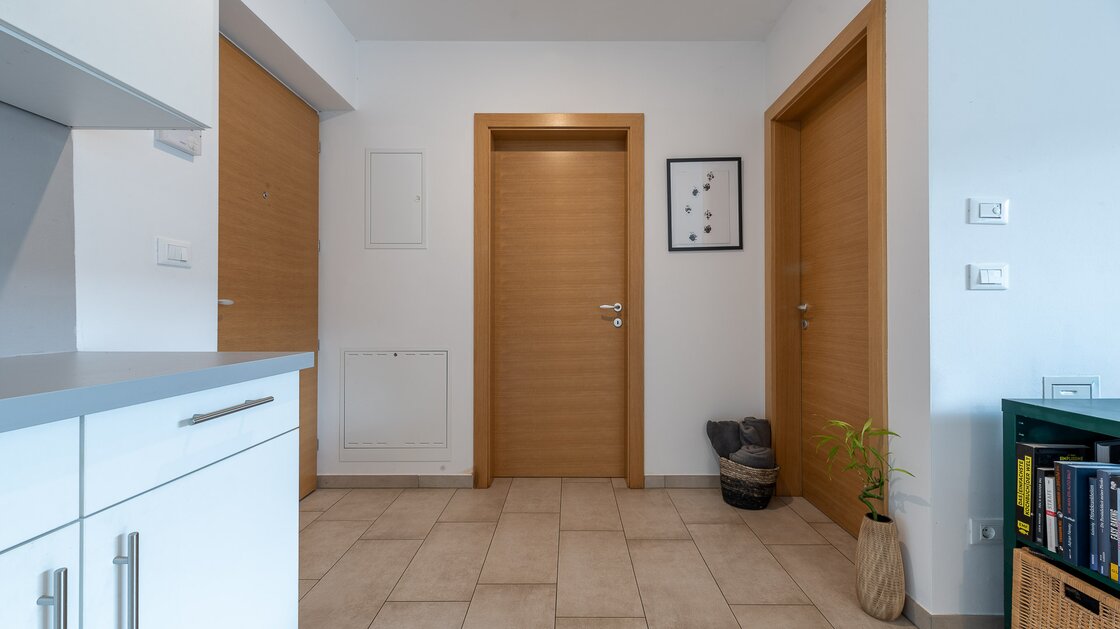 Große Zweizimmerwohnung mit Terrasse, Keller und Garage