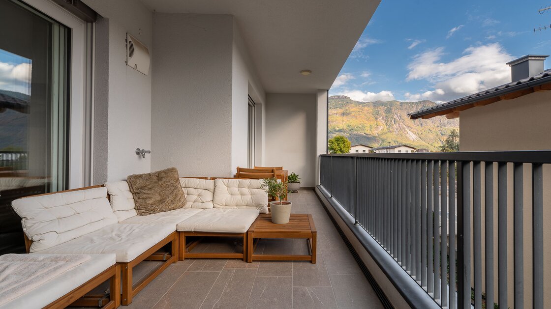 Große Zweizimmerwohnung mit Terrasse, Keller und Garage