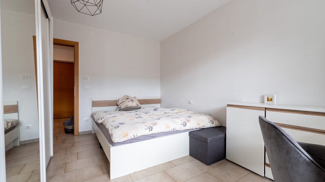 Große Zweizimmerwohnung mit Terrasse, Keller und Garage
