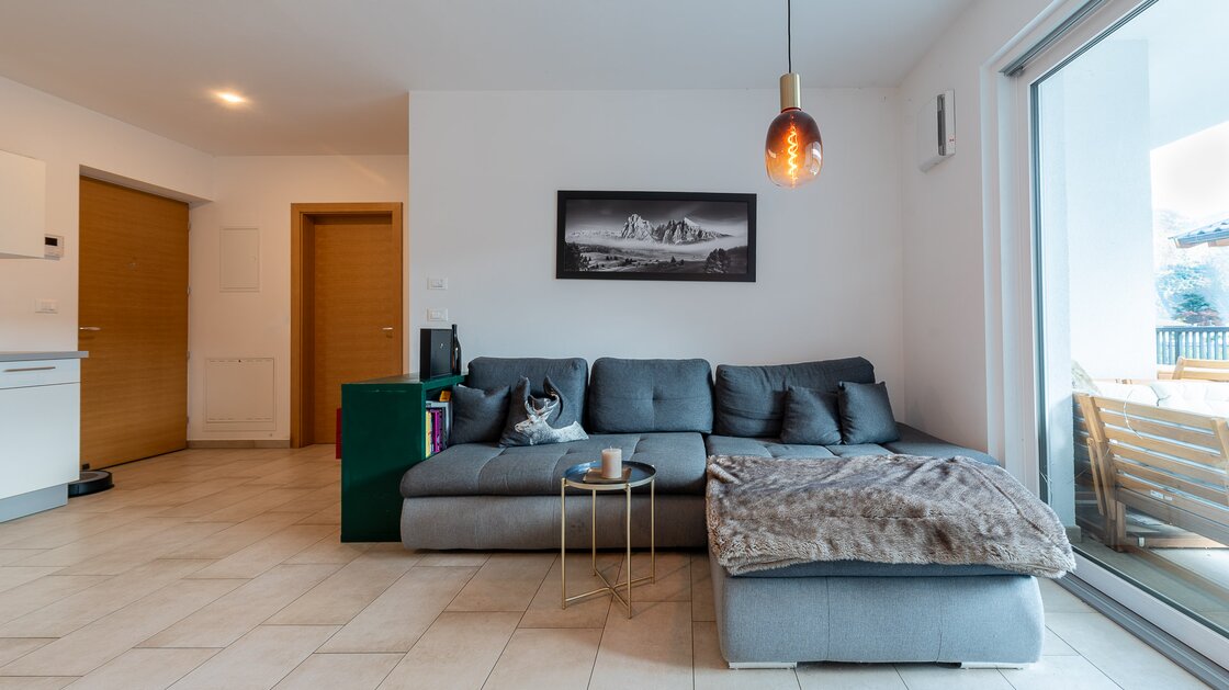 Große Zweizimmerwohnung mit Terrasse, Keller und Garage