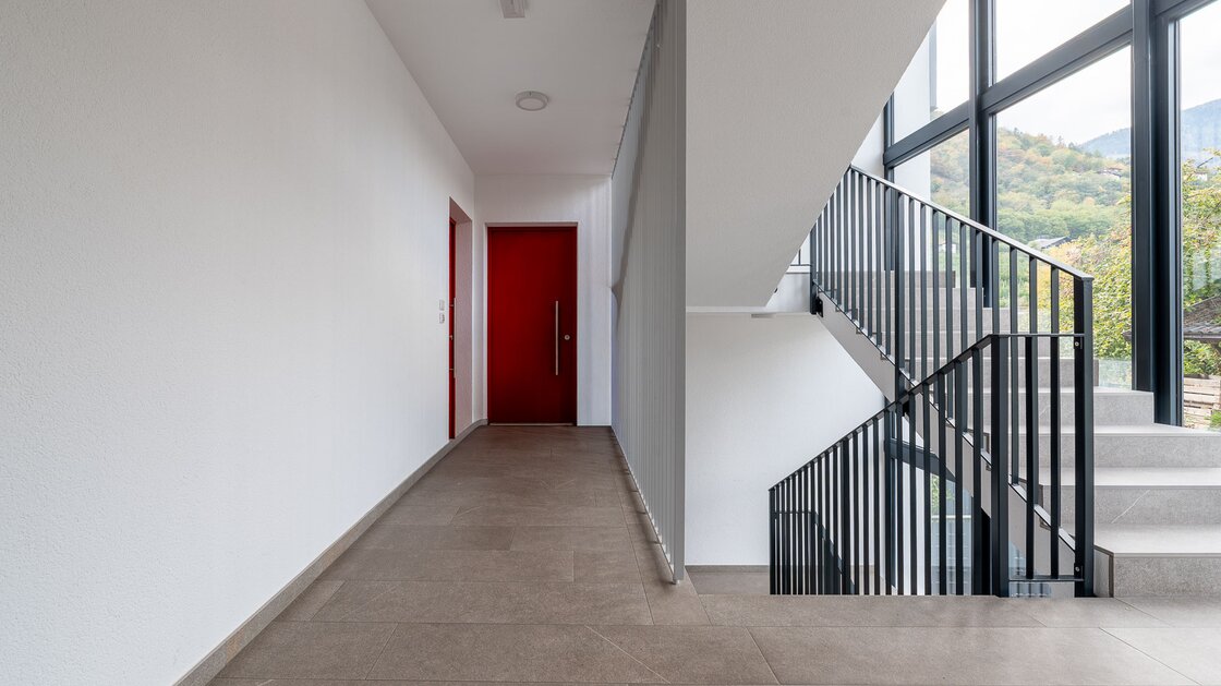 Große Zweizimmerwohnung mit Terrasse, Keller und Garage
