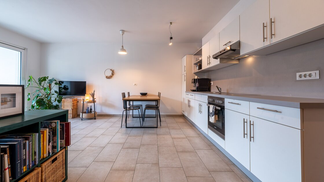 Große Zweizimmerwohnung mit Terrasse, Keller und Garage