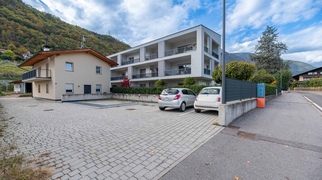 Große Zweizimmerwohnung mit Terrasse, Keller und Garage