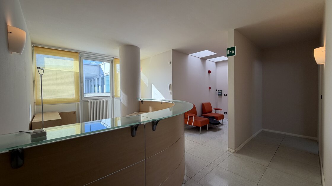 Großes Büro im 3. Stock: 260 m² mit Top-Ausstattung