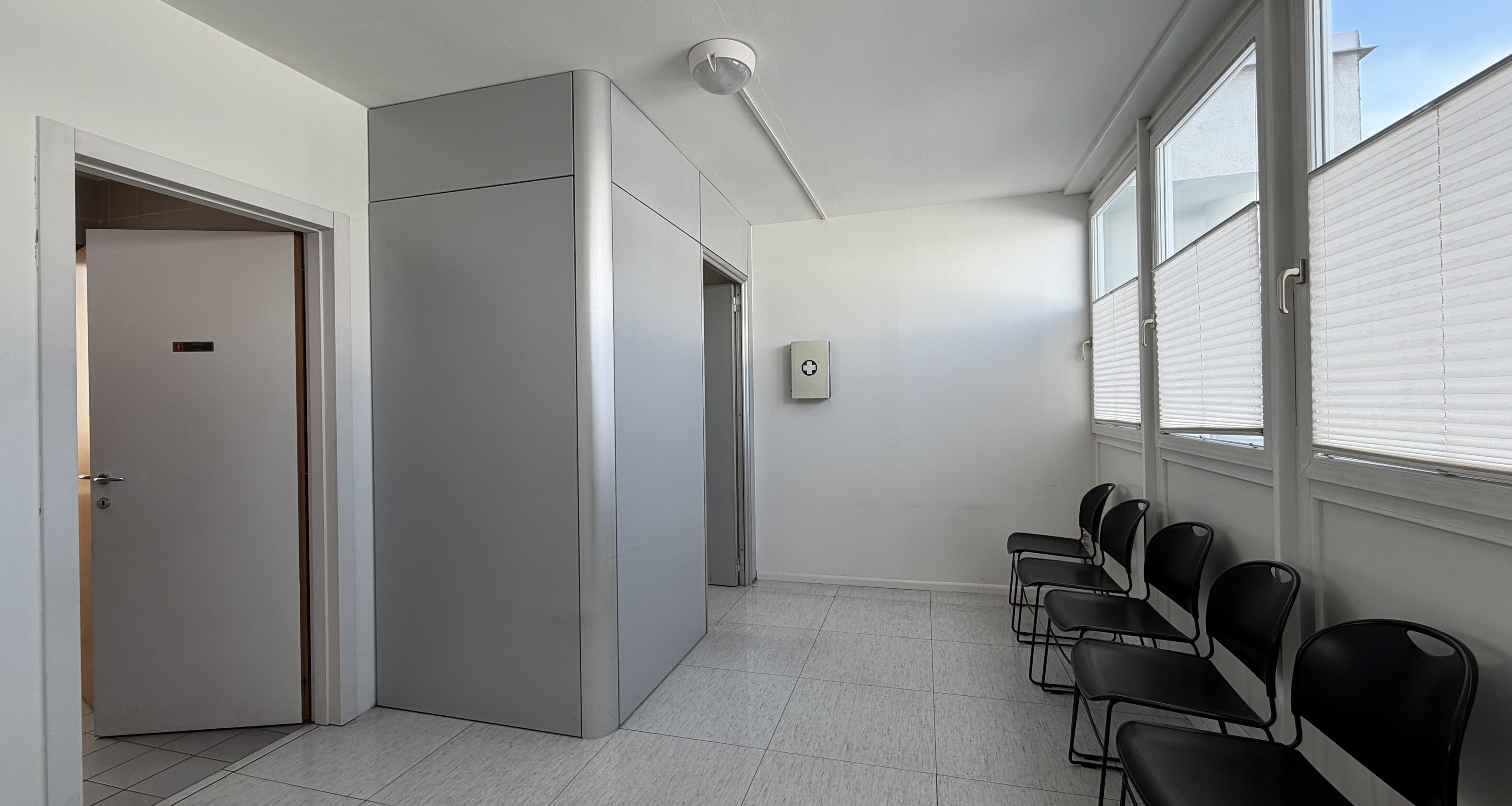 Ampio ufficio al terzo piano: 260 mq con ottimo arredamento
