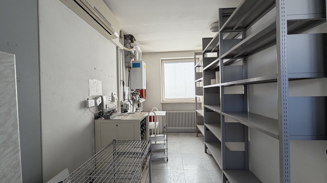 Großes Büro im 3. Stock: 260 m² mit Top-Ausstattung