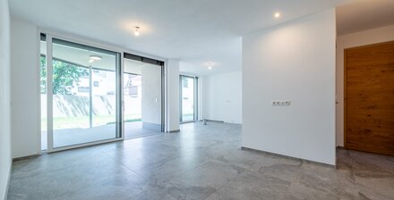 W1: Neue, schöne Vierzimmerwohnung mit Terrasse und großem Privatgarten