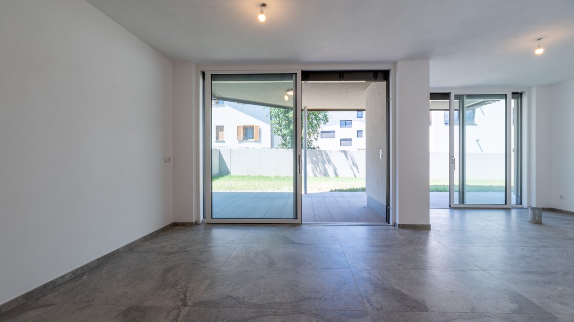 W1: Neue, schöne Vierzimmerwohnung mit Terrasse und großem Privatgarten