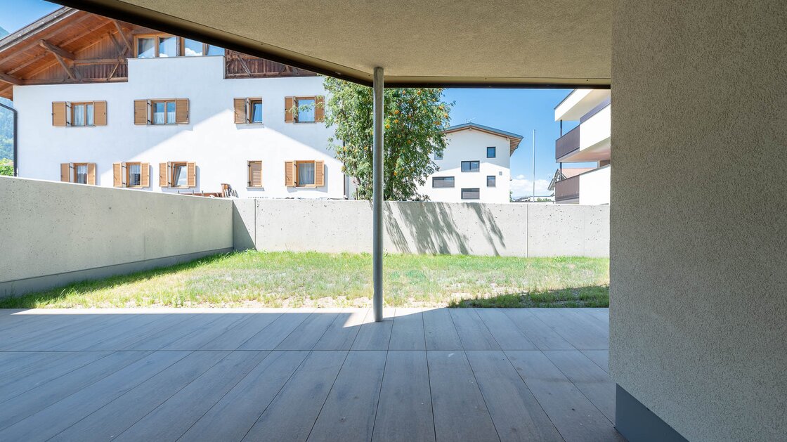 W1: Neue, schöne Vierzimmerwohnung mit Terrasse und großem Privatgarten
