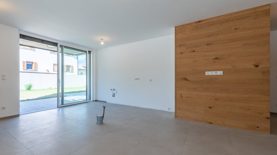 W2: Neue, große Vierzimmerwohnung mit Terrasse und Privatgarten