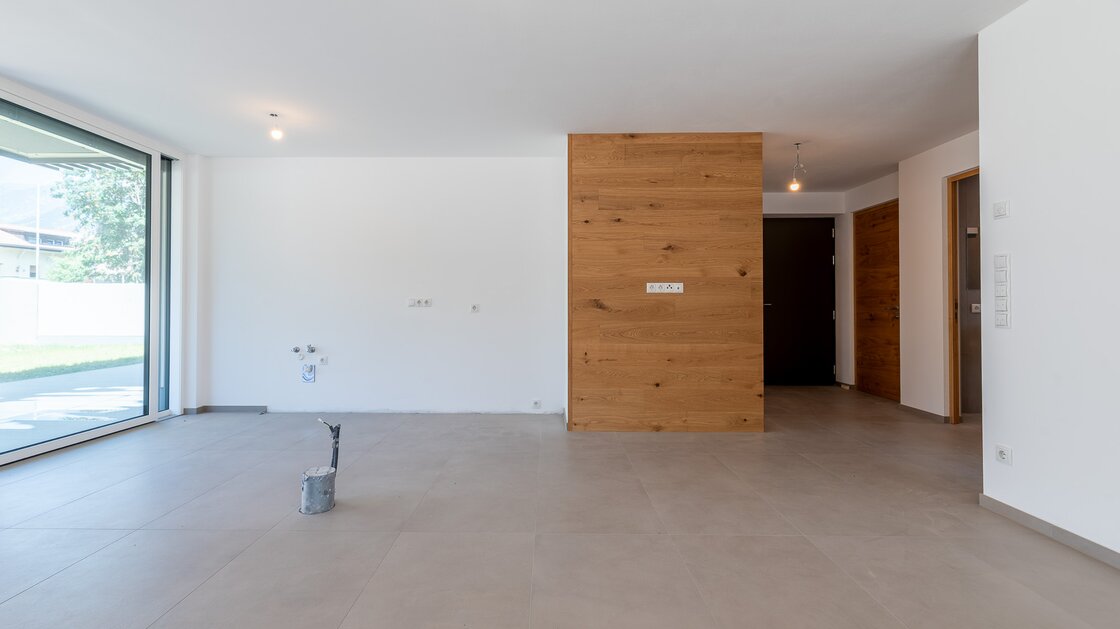 W2: Neue, große Vierzimmerwohnung mit Terrasse und Privatgarten